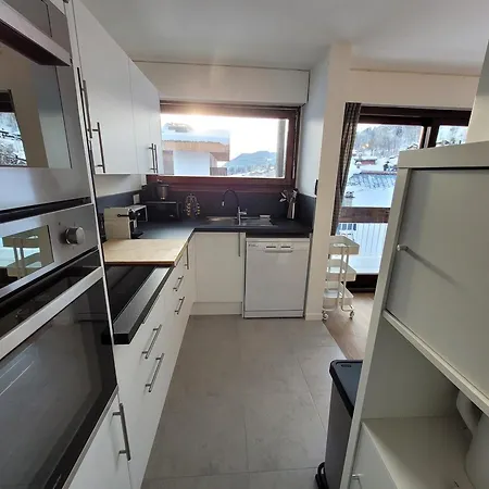 Apartment Lumineux Avec Balcon, Proche Centre Et Pistes, Parking Couvert - - Fr-1-598-29
