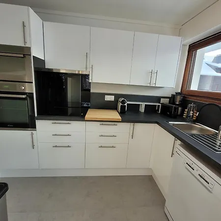 Apartment Lumineux Avec Balcon, Proche Centre Et Pistes, Parking Couvert - - Fr-1-598-29